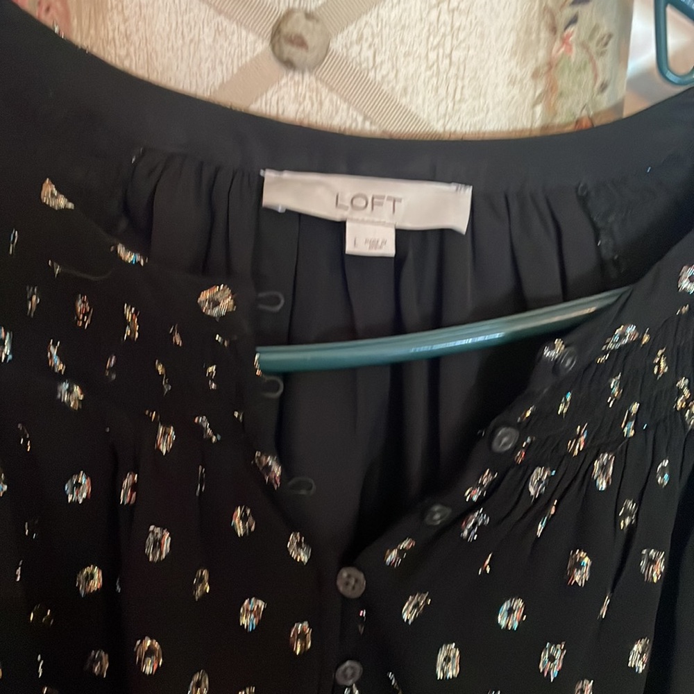 Beautiful Loft Blouse - Picture 2 of 3